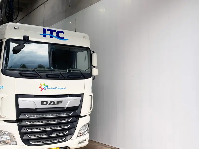 Instalaciones de limpieza de tanques completamente renovadas con revestimiento de paredes con paneles pvc blancos Cleanpanel